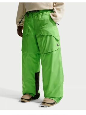 Recycled Materials
Nike ACG "Skull Peak"
Storm-FIT Dolomite Pants